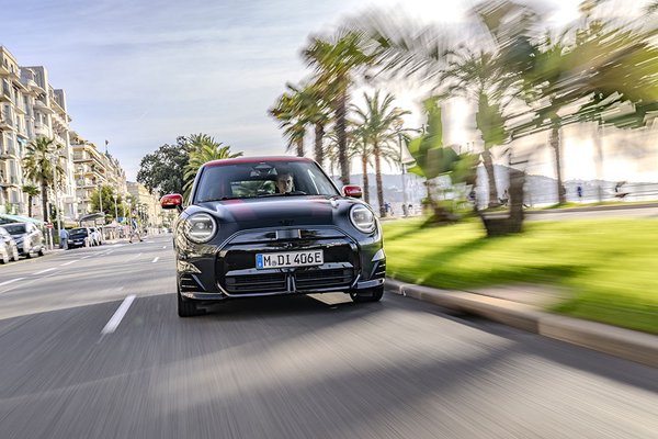 Mini Cooper JCW EV - Front