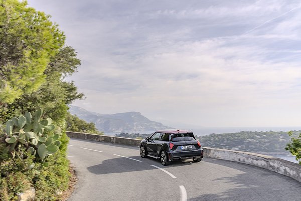 Mini Cooper JCW EV - Rear