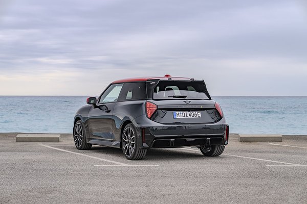 Mini Cooper JCW EV - OS Rear
