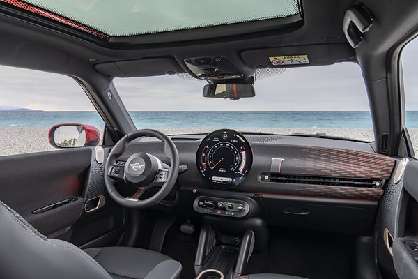 Mini Cooper JCW EV - Cockpit