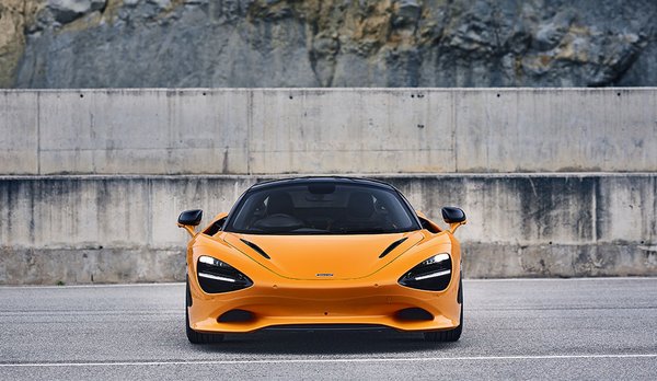 McLaren 750S - Front