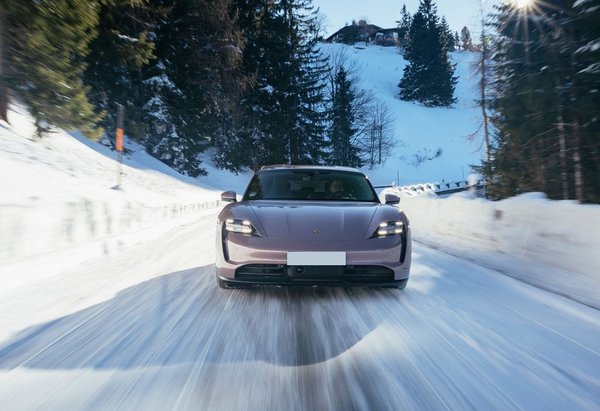 Porsche Taycan Sport Turismo - Front