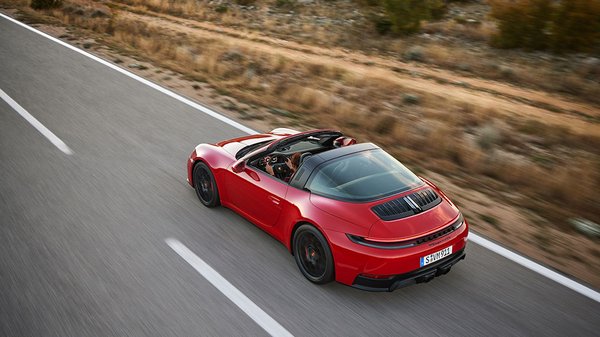 Porsche 911 Carrera GTS Turbo E-Hybrid