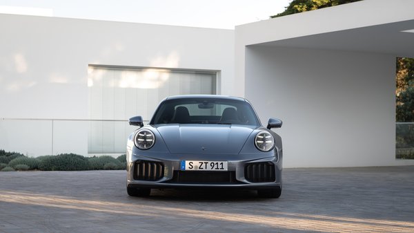 Porsche 911 Turbo S Front 1