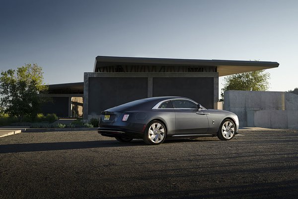 Rolls Royce Spectre - Side