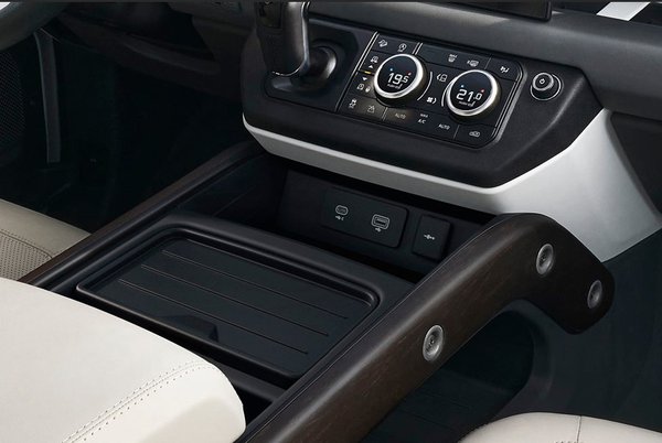 Land Rover Defender 90 - Center Console