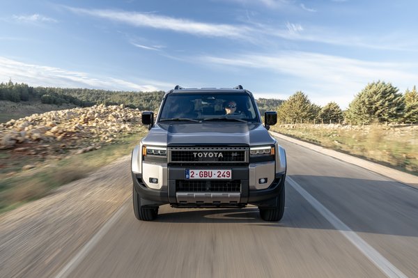 Toyota Land Cruiser Mild Hybrid Front 1