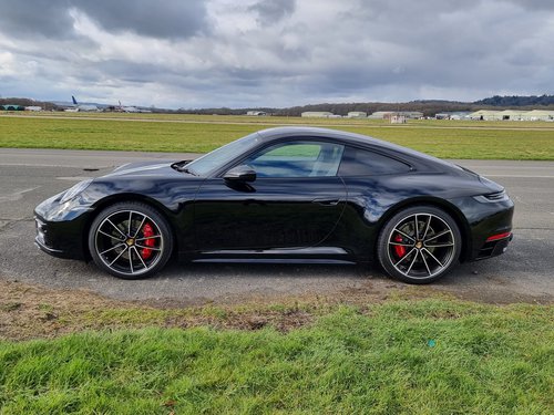 2021 Porsche 911 Carrera 4S - Side