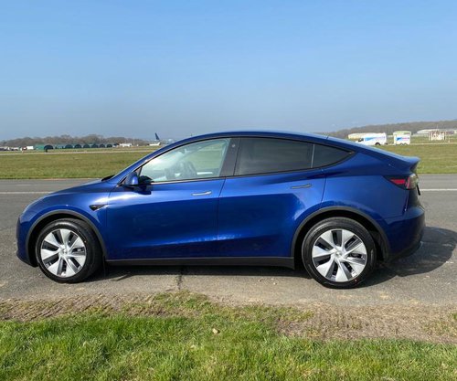 2022 Tesla Model Y - Side