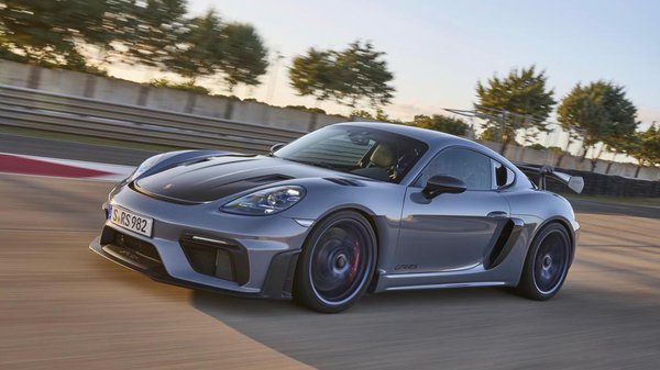 Porsche 718 Cayman GT4 RS - Side