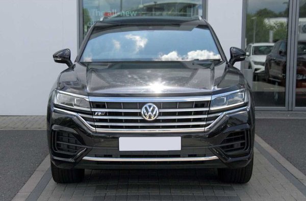 2018 Volkswagen Touareg V6 R-Line - Front