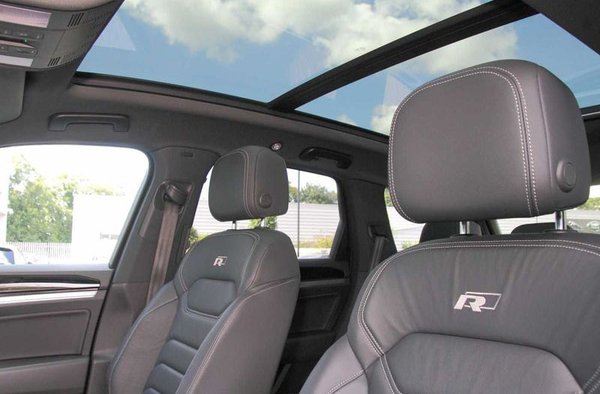 2018 Volkswagen Touareg V6 R-Line - Sunroof