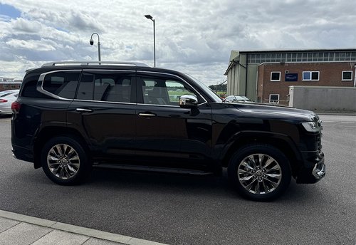 2023 Toyota Land Cruiser ZX 300