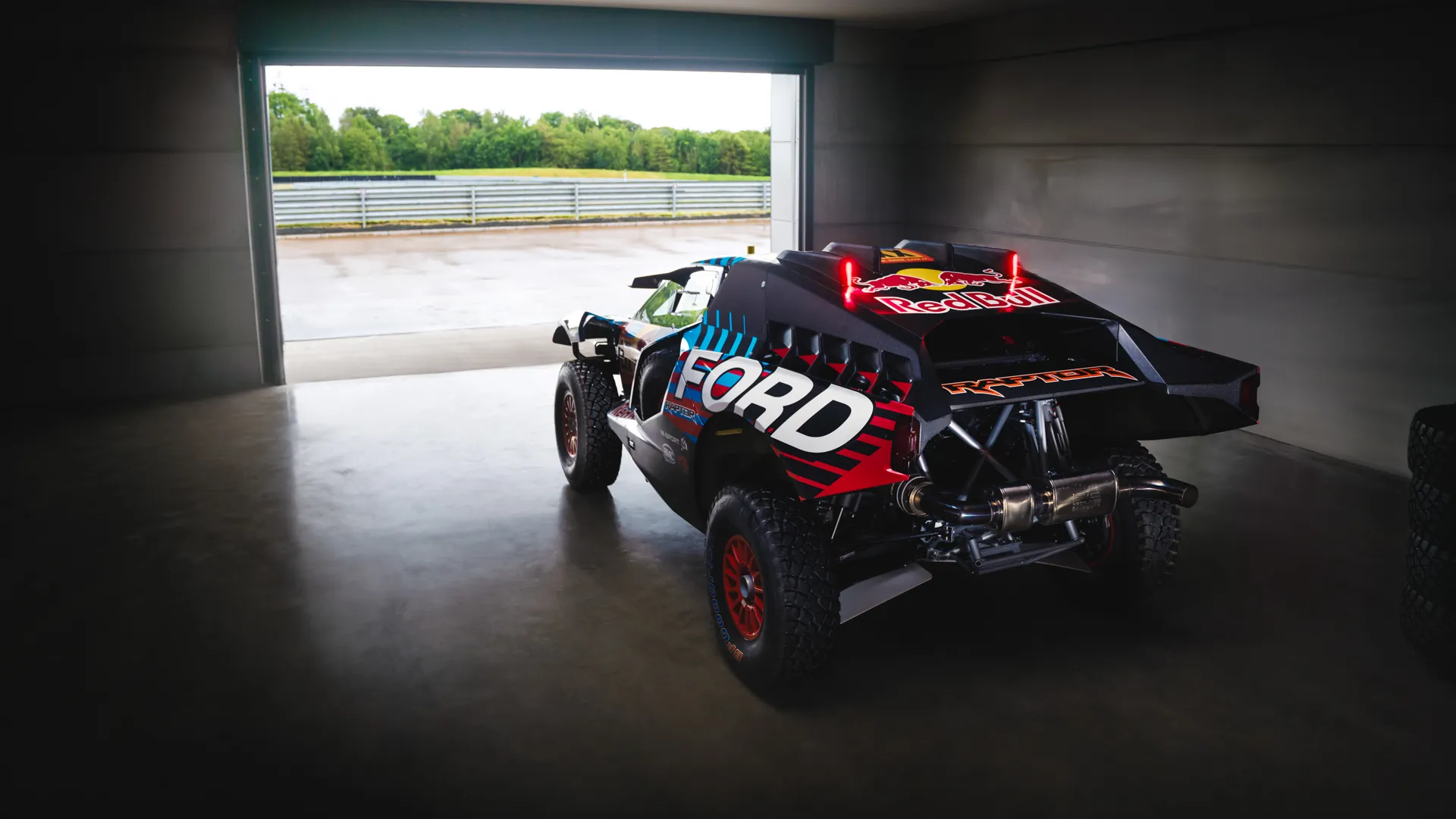 Новый Ford Raptor: скоростной зверь для бездорожья | Авто новости