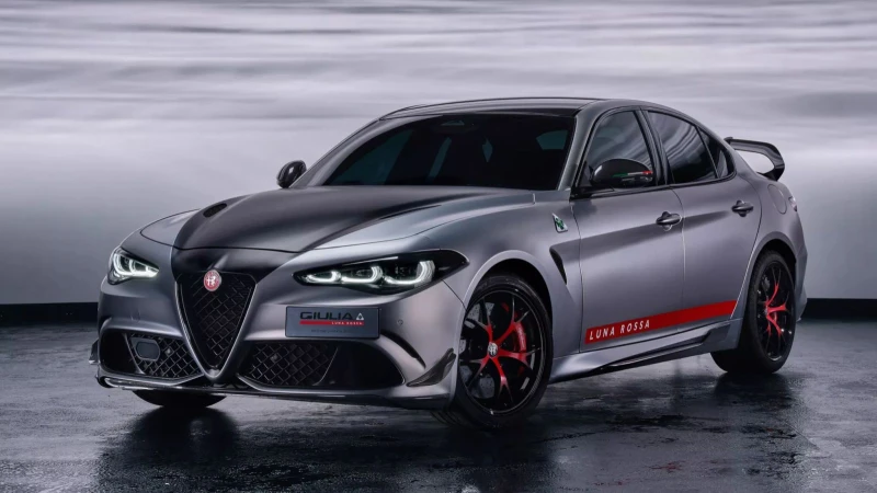 Alfa Romeo Giulia Quadrifoglio Luna Rossa