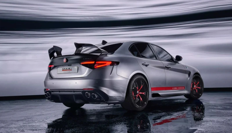 Alfa Romeo Giulia Quadrifoglio Luna Rossa