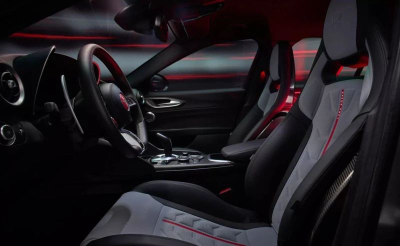 Alfa Romeo Giulia Quadrifoglio Luna Rossa