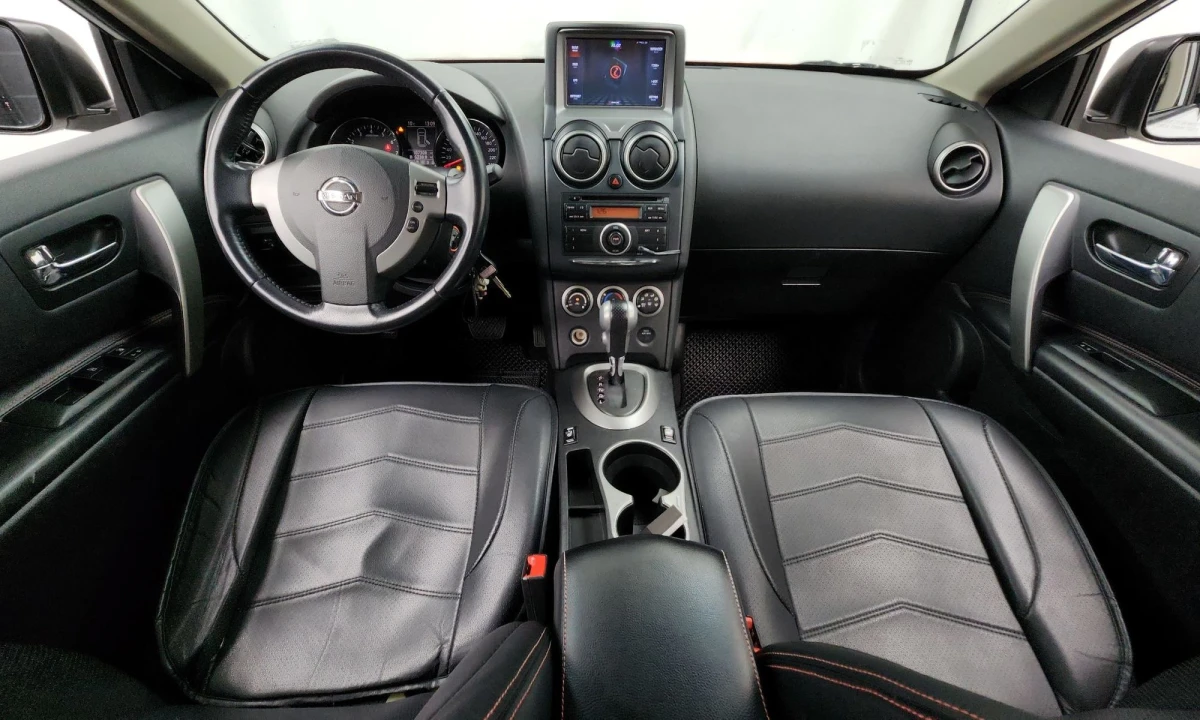 Інтер’єр покоління Nissan Rogue I (2007–2013) – салон, комплектації та зміни для України