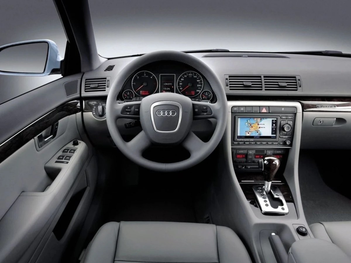 Интерьер поколения Audi A4 III (2004–2009) – салон, комплектации и изменения для Украины
