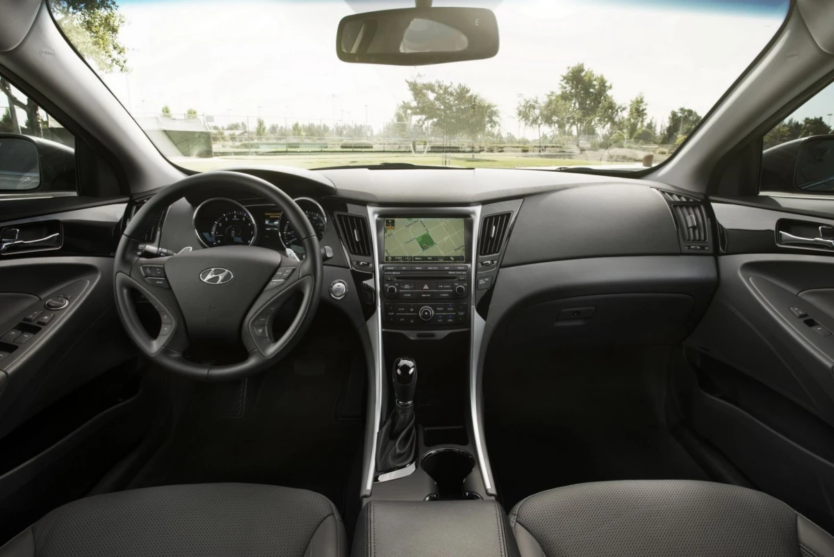 Інтер’єр покоління Hyundai Sonata VI (YF) (2009–2014) — салон, комплектації та особливості для ринку України