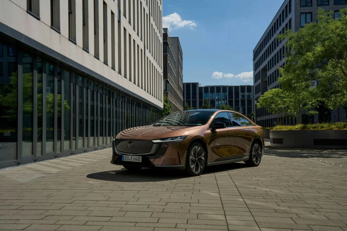 Новая Mazda 6e и «переманивание» клиентов конкурентов: что стоит за громкими заявлениями