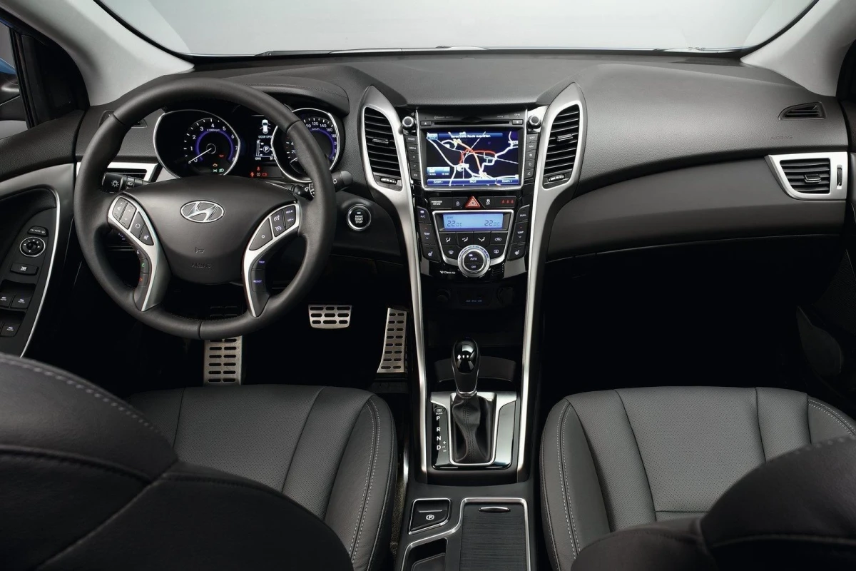 Интерьер поколения Hyundai i30 II (GD) (2011–2017) — салон, комплектации и изменения для рынка Украина