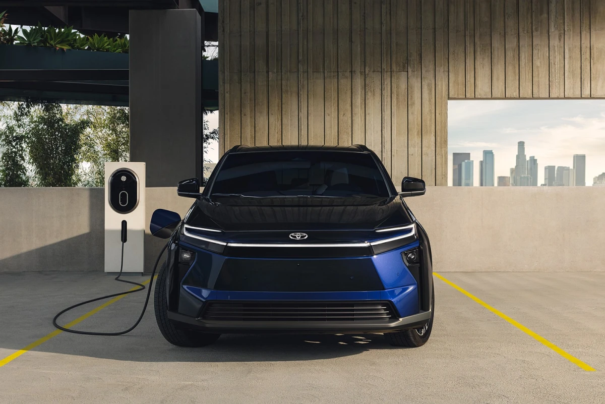 Гарантія Toyota на батареї електромобілів до 1 мільйона кілометрів: що стоїть за гучною заявою