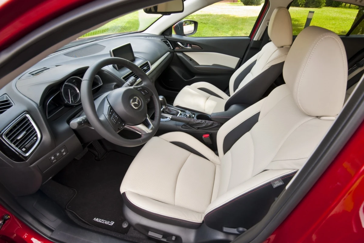 Інтер’єр Mazda 3 III покоління (BM / BN) (2013–2019) — салон, комплектації та особливості для ринку України