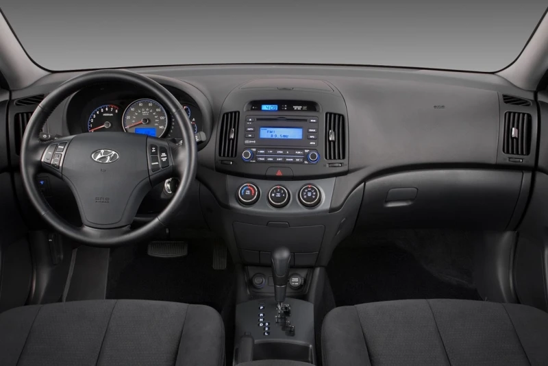 Інтер’єр покоління Hyundai Elantra IV (HD) (2006–2010) — салон, комплектації та особливості для ринку України