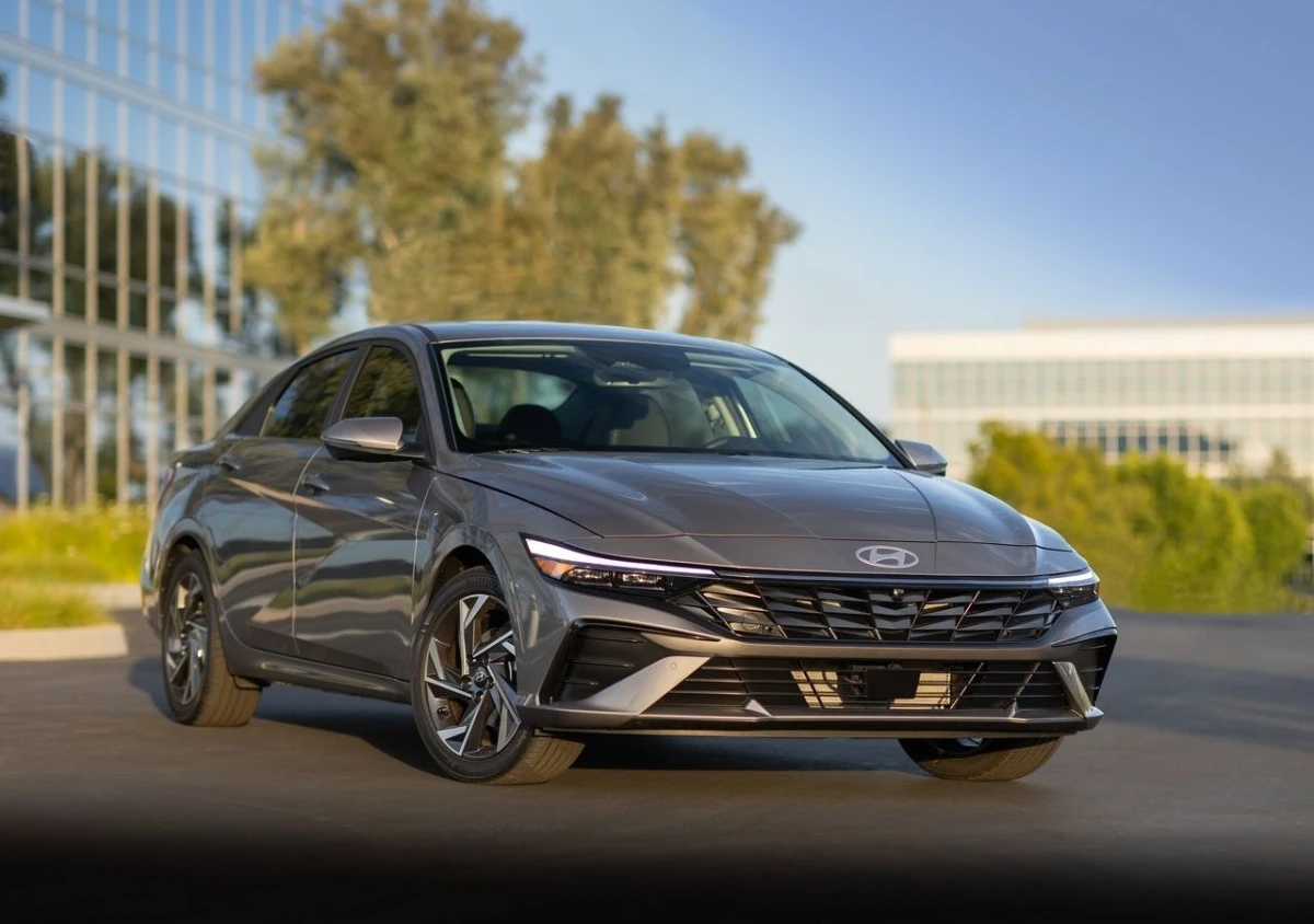 Hyundai Elantra VII (CN7) — огляд покоління