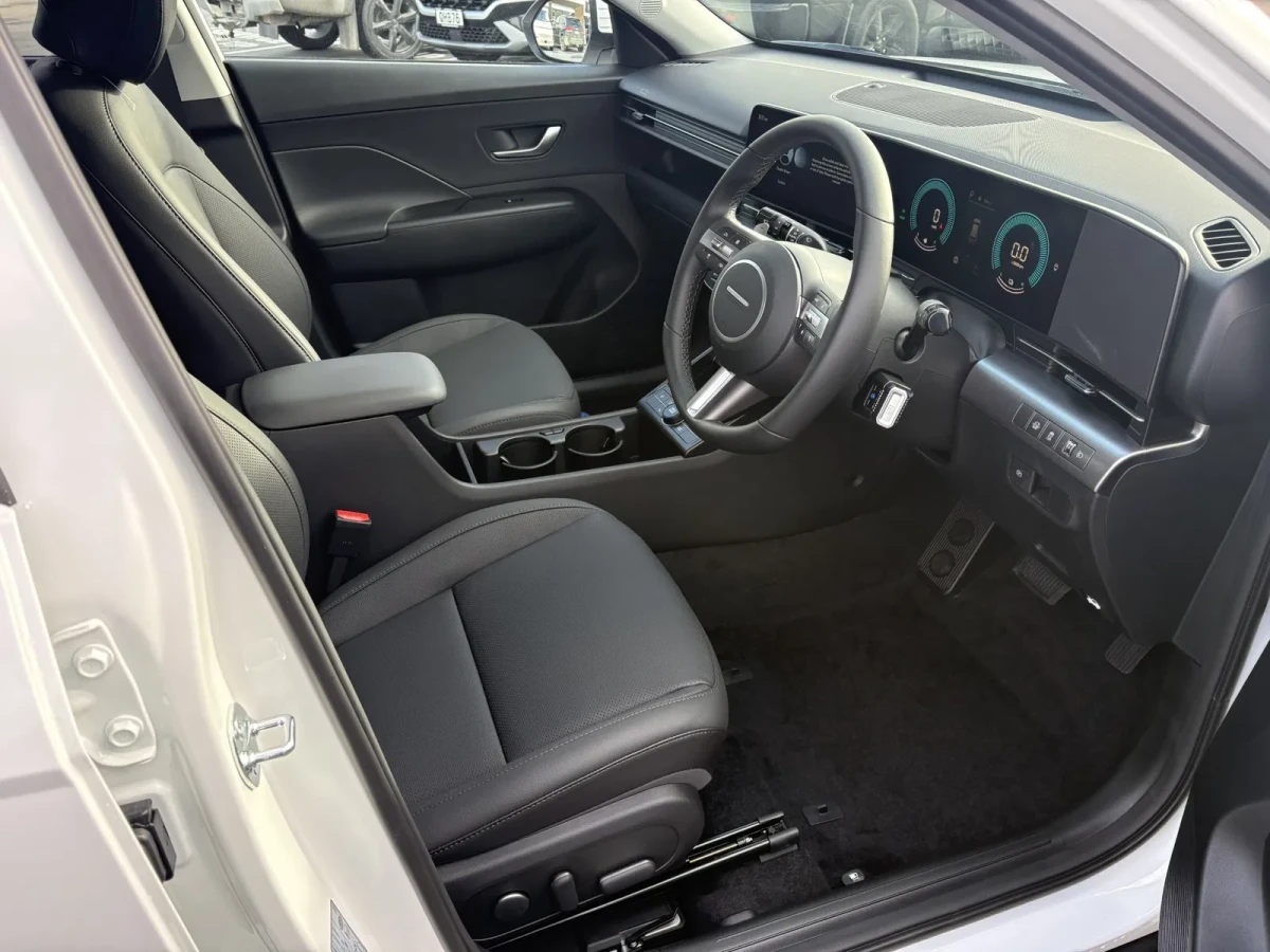 Інтер’єр покоління Hyundai Kona II (SX2) (2023–дотепер) — салон, комплектації та особливості для ринку України