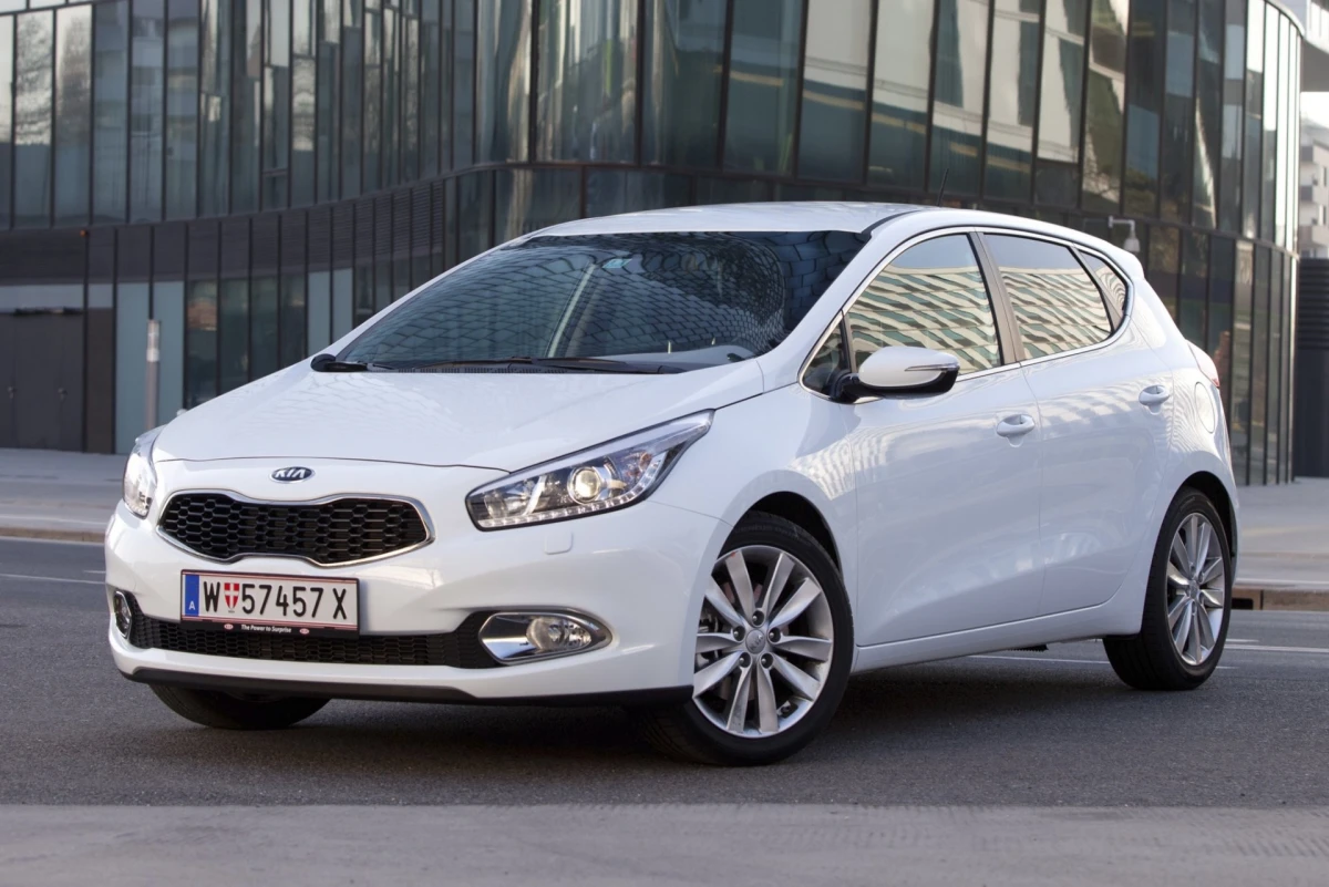 Технічні характеристики покоління Kia Ceed II (JD) (2012–2018) — двигуни, трансмісії та габарити для ринку України