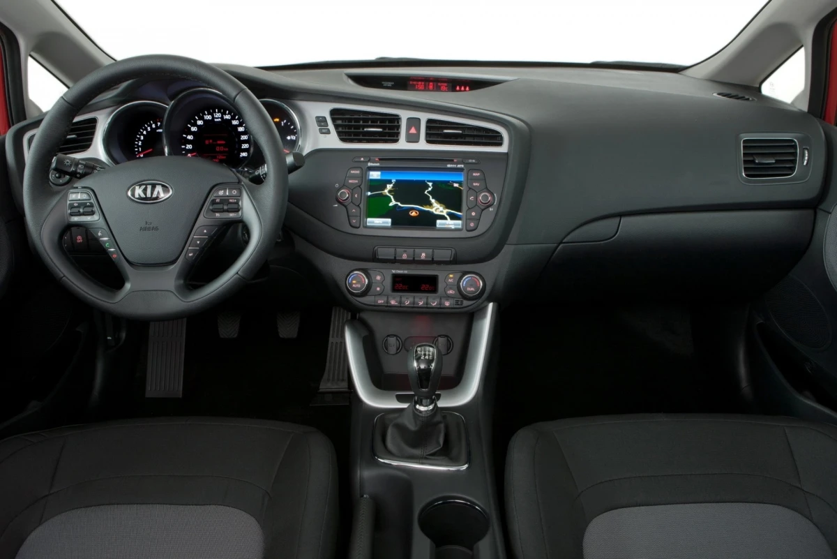 Інтер’єр покоління Kia Ceed II (JD) (2012–2018) — салон, комплектації та зміни для ринку України