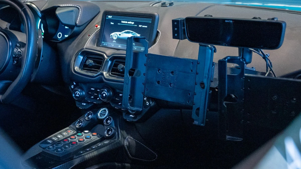 Aston Martin Vantage F1 Safety Car: автомобіль, що вплинув на долю титулу