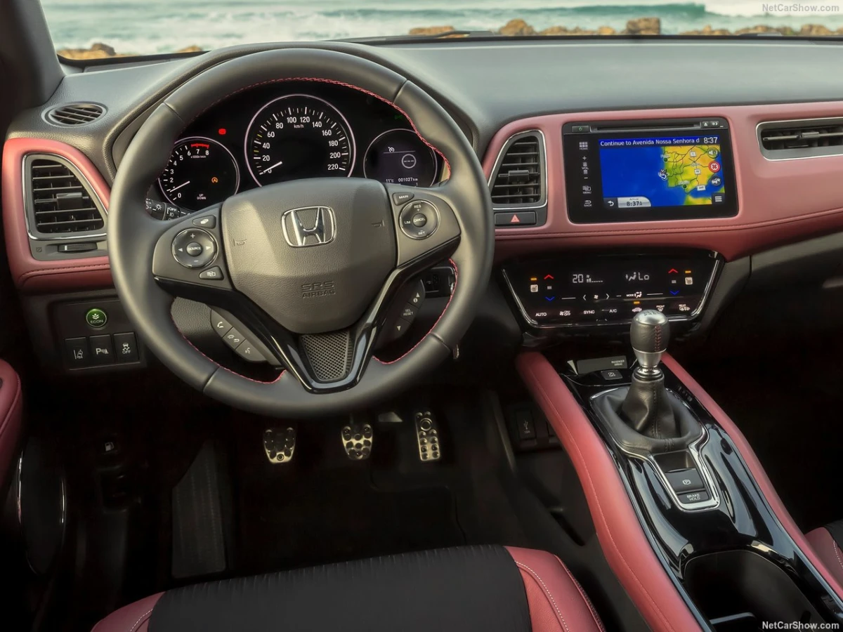 Интерьер поколения Honda HR-V II (RU / RU1–RU4) (2013–2021) — салон, комплектации и изменения для рынка Украина