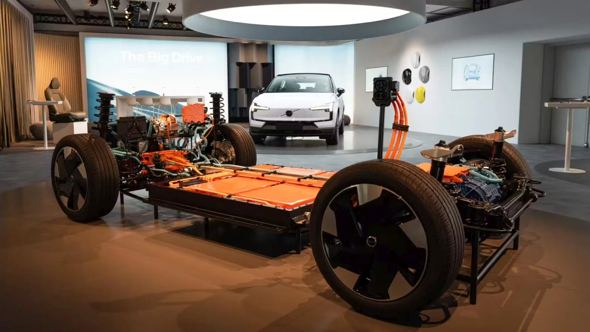 Volvo EX30: масштабна заміна батарей через ризик займання