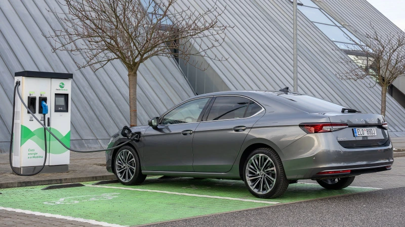 Чому автовиробники дедалі частіше критикують plug-in гібриди