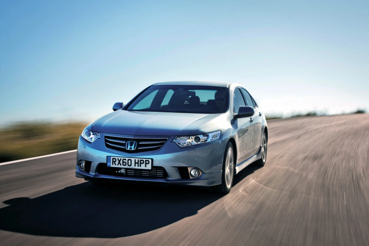 Технічні характеристики покоління Honda Accord VIII (2007–2012) — двигуни, трансмісії та габарити для ринку Україна