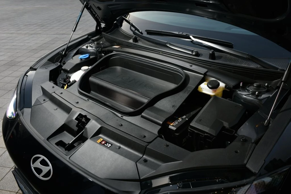 Технічні характеристики покоління Hyundai Ioniq 6 I (CE) (2022–дотепер) — двигуни, трансмісії та габарити для ринку України