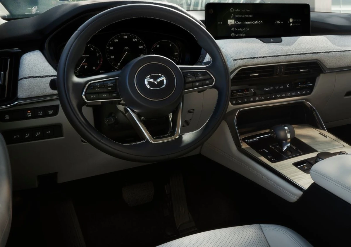 Інтер’єр покоління Mazda CX-90 I (KK) (2023–дотепер) — салон, комплектації та зміни для ринку України
