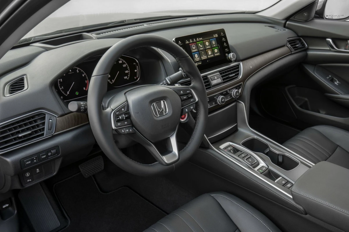 Інтер’єр покоління Honda Accord X (CV) (2017–2022) — салон, комплектації та особливості для ринку України