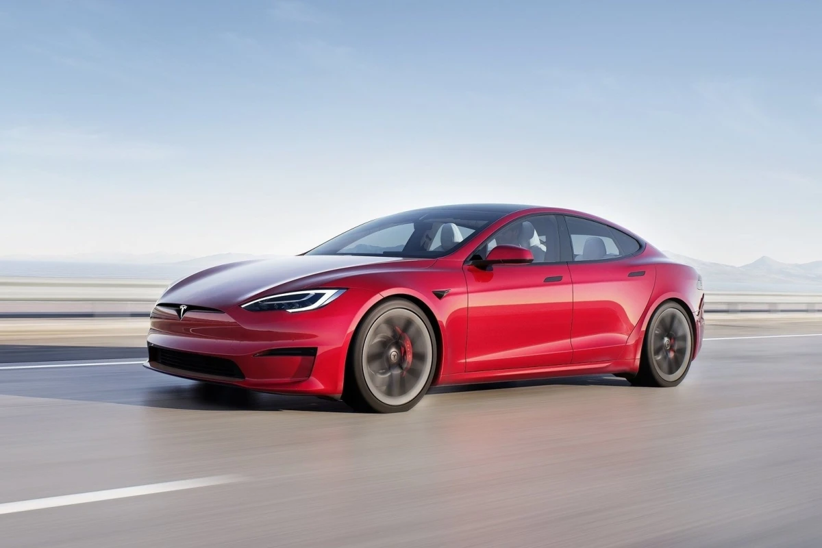 Технічні характеристики покоління Tesla Model S III (Plaid) (2021–дотепер) — двигуни, трансмісії та розміри для ринку України