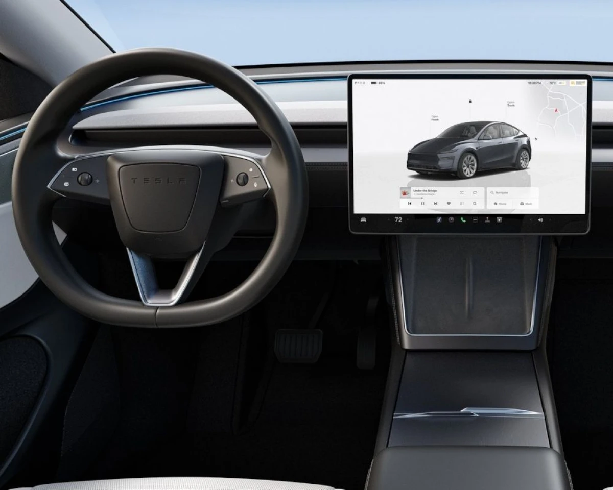 Інтер’єр покоління Tesla Model Y II (Juniper) (2025/2026–дотепер) — салон, комплектації та зміни для ринку України