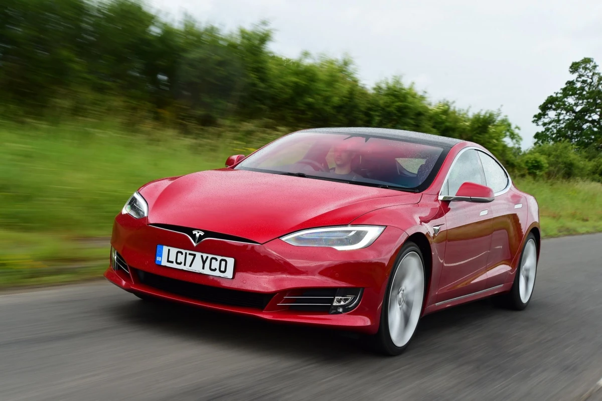 Недоліки та проблеми покоління Tesla Model S II (Palladium) (2016–2021) — що варто знати перед купівлею на ринку України