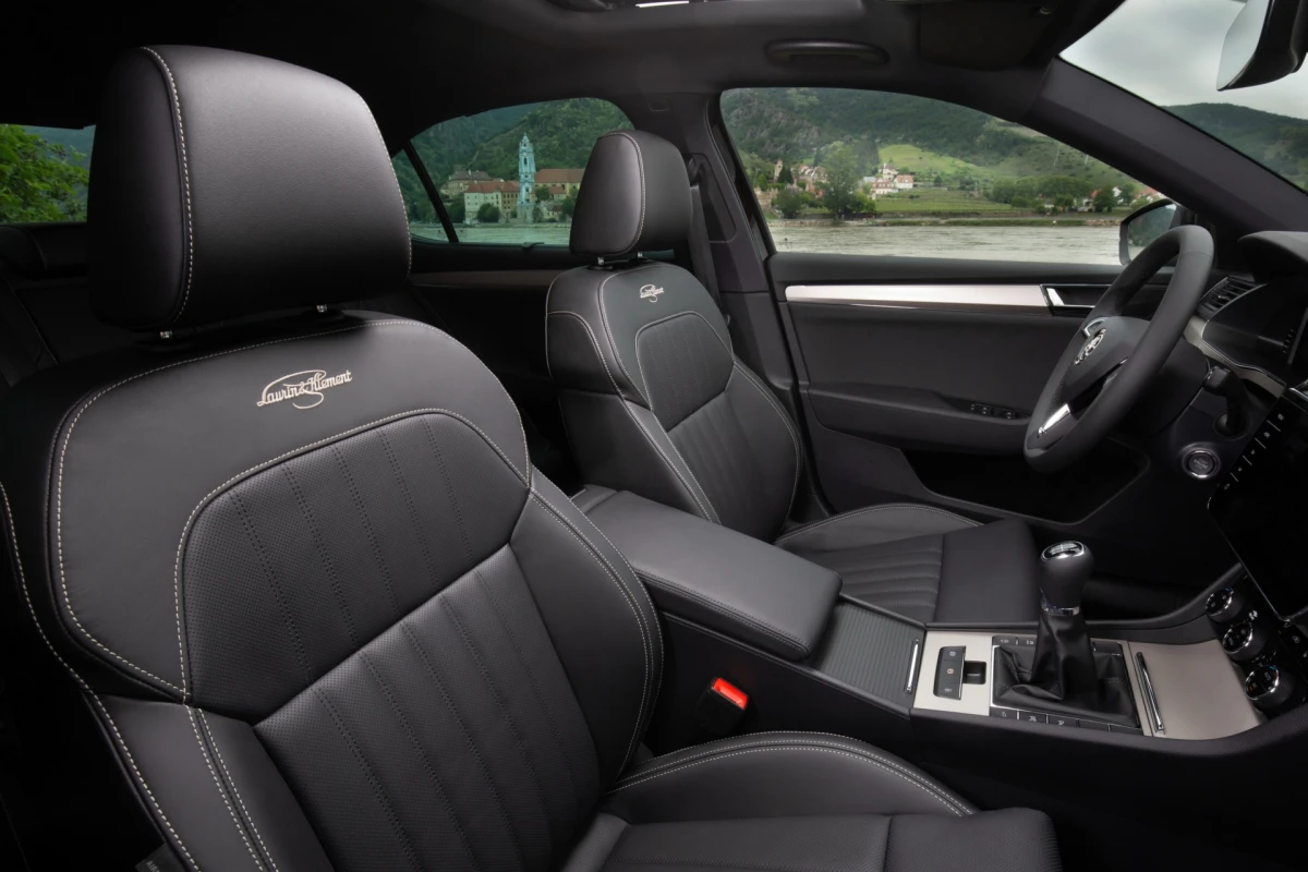 Інтер’єр Skoda Superb III (3V) 2015–2023 років — салон, комплектації та особливості для ринку України