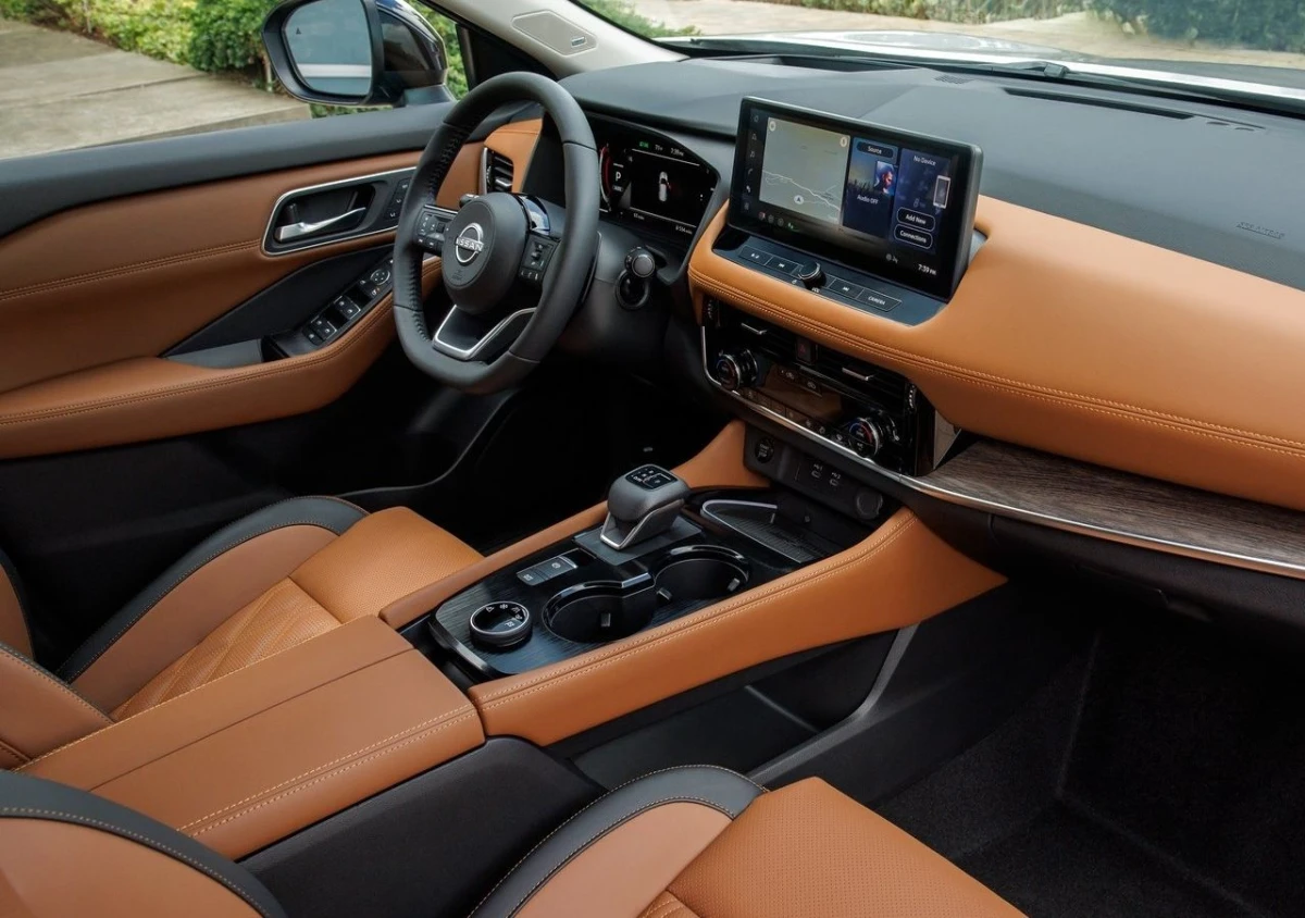 Інтер’єр Nissan Rogue III (Mk3, Typ T33) (2020–дотепер) — салон, комплектації та зміни для ринку України