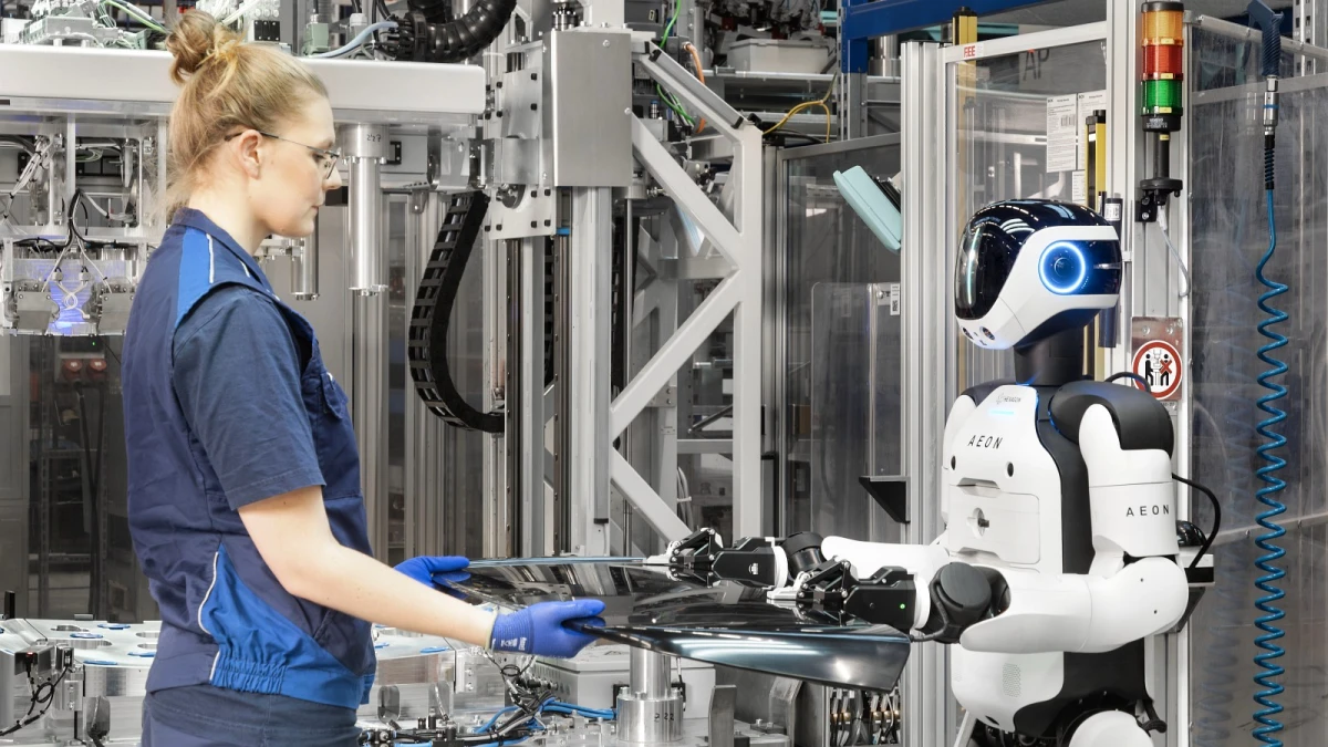 BMW навчає гуманоїдних роботів для роботи на виробництві