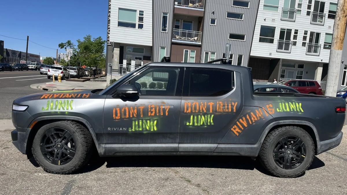 Власник Rivian R1T публічно поскаржився на якість пікапа та роботу сервісу