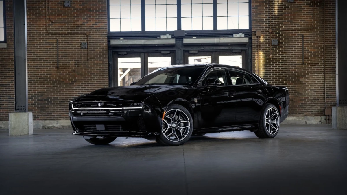 Dodge Charger виходить на європейський ринок з електричним і бензиновим приводом