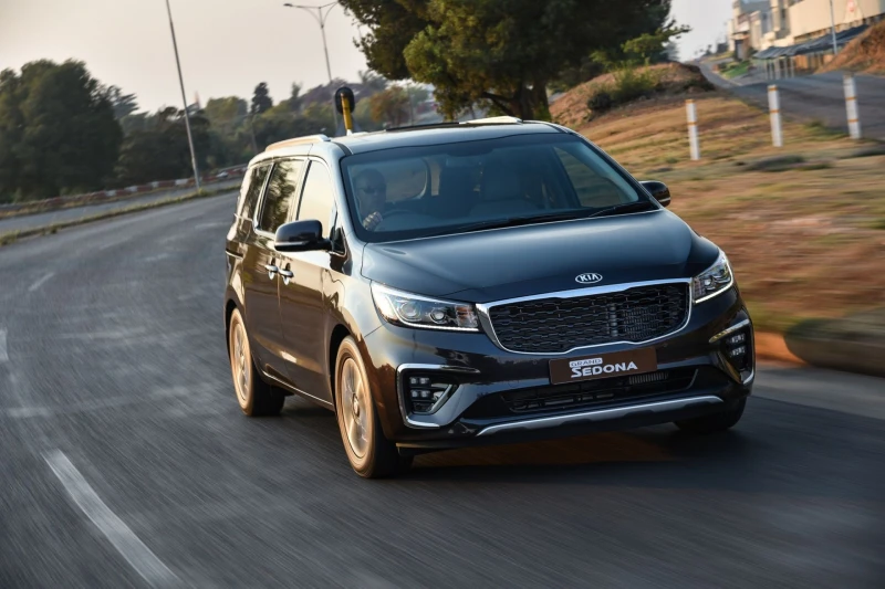 Технічні характеристики Kia Carnival III (YP) 2014–2020 — двигуни, трансмісії та розміри для ринку України